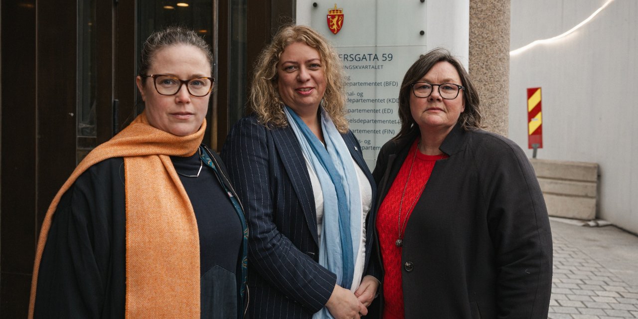 NTL er klare for årets lønnsoppgjør i staten. Fra venstre: Kjersti Barsok, forbundsleder i NTL, Elisabeth Steen, leder i LO Stat og Ellen Dalen, 1. nestleder i NTL.