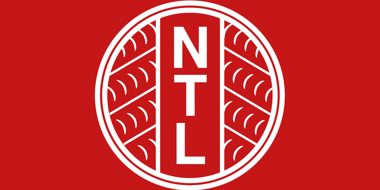 NTL-logoen i hvitt på rød bakgrunn.