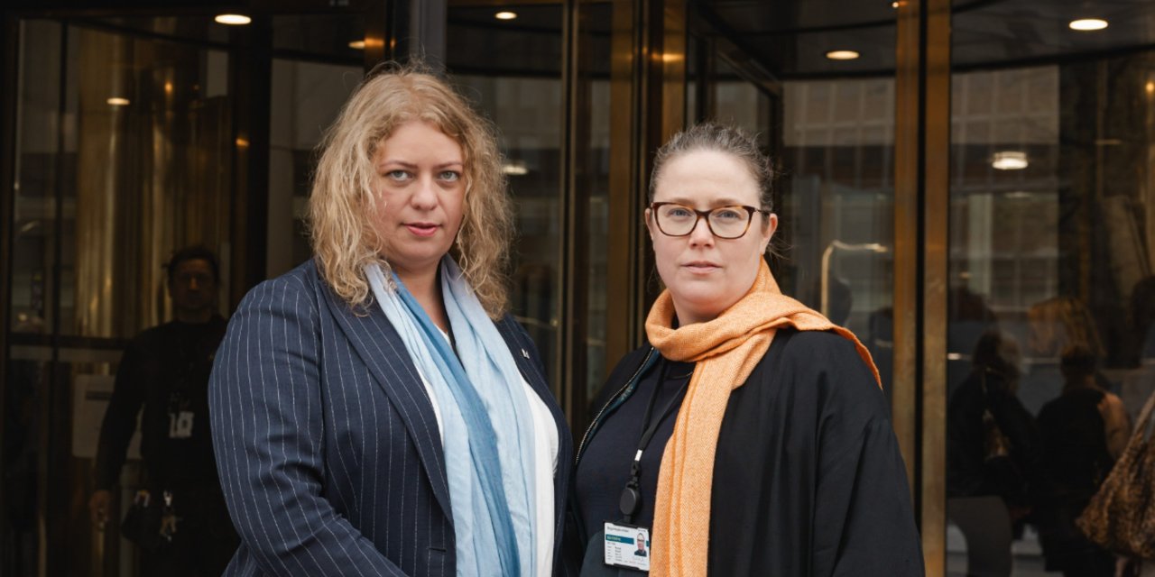 Elisabeth Steen, leder i LO Stat og Kjersti Barsok, leder for NTL ved åpningen av lønnsoppgjøret i staten. Nå går lønnsoppgjøret til mekling.
