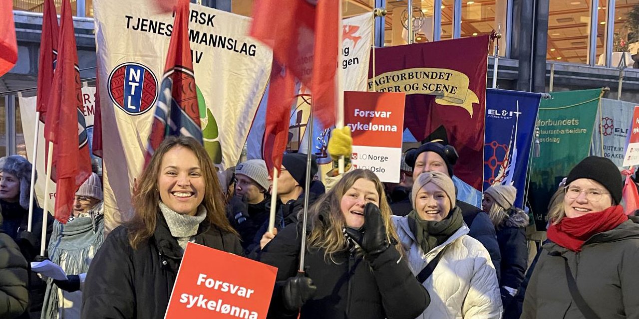 Folk og forbund fra hele LO-landskapet møtte opp for å forsvare sykelønna.